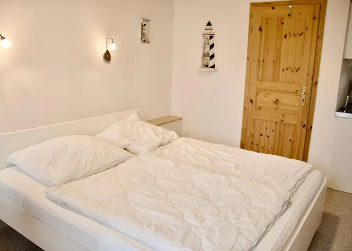 Grosser Gartenbungalow Nr 3 Mit Terrasse - Strandvogtei Sellin